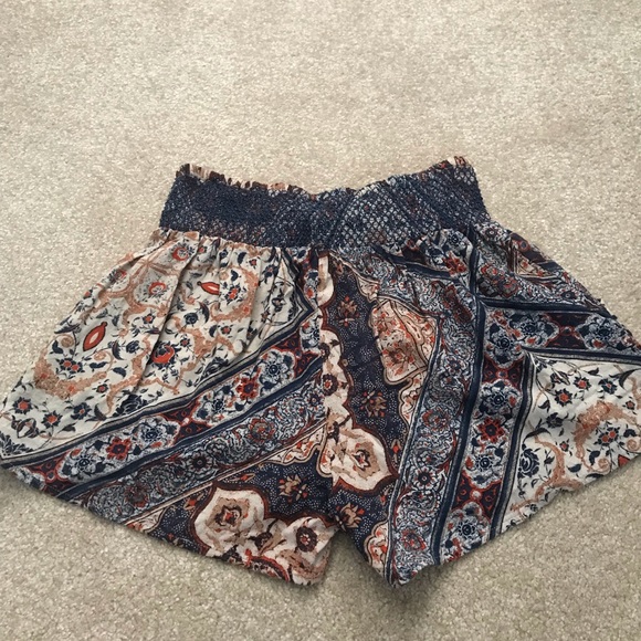 Others Follow - Patterned shorts - Picture 2 of 6